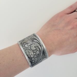 Paisley Aluminum Cuff Bracelet 1 1/2 inch